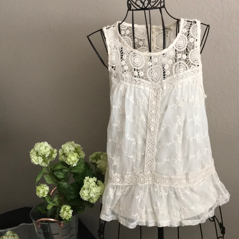 Monteau Los Angeles lace top
